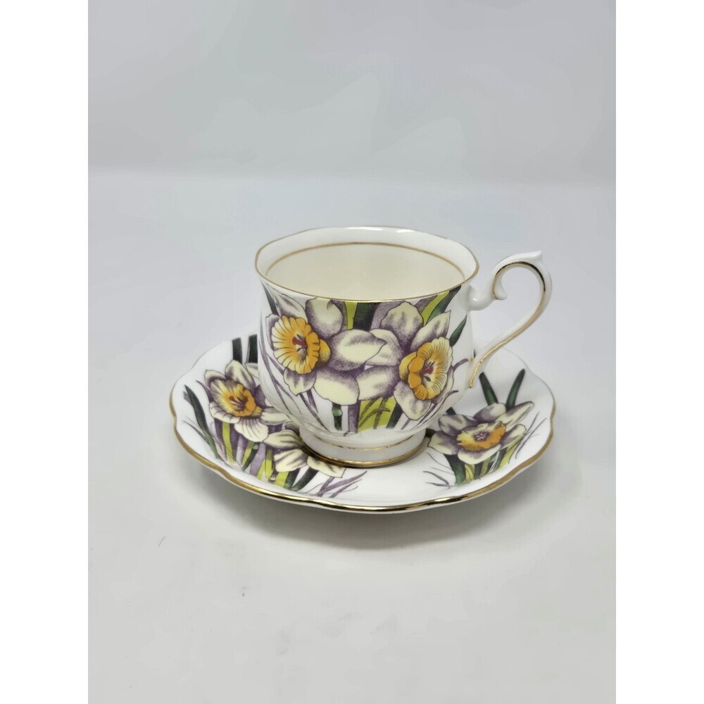 VINTAGE ROYAL ALBERT BONE CHINA TEA CUP SAUCER MARCH FLOWERS OF THE MONTH SERIES